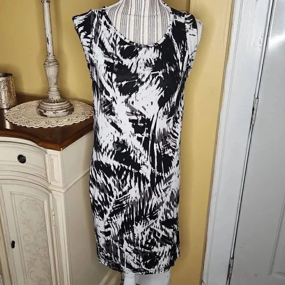 Apt 9 tropical print black ,white and gray cap sleeve t shirt dress women's M